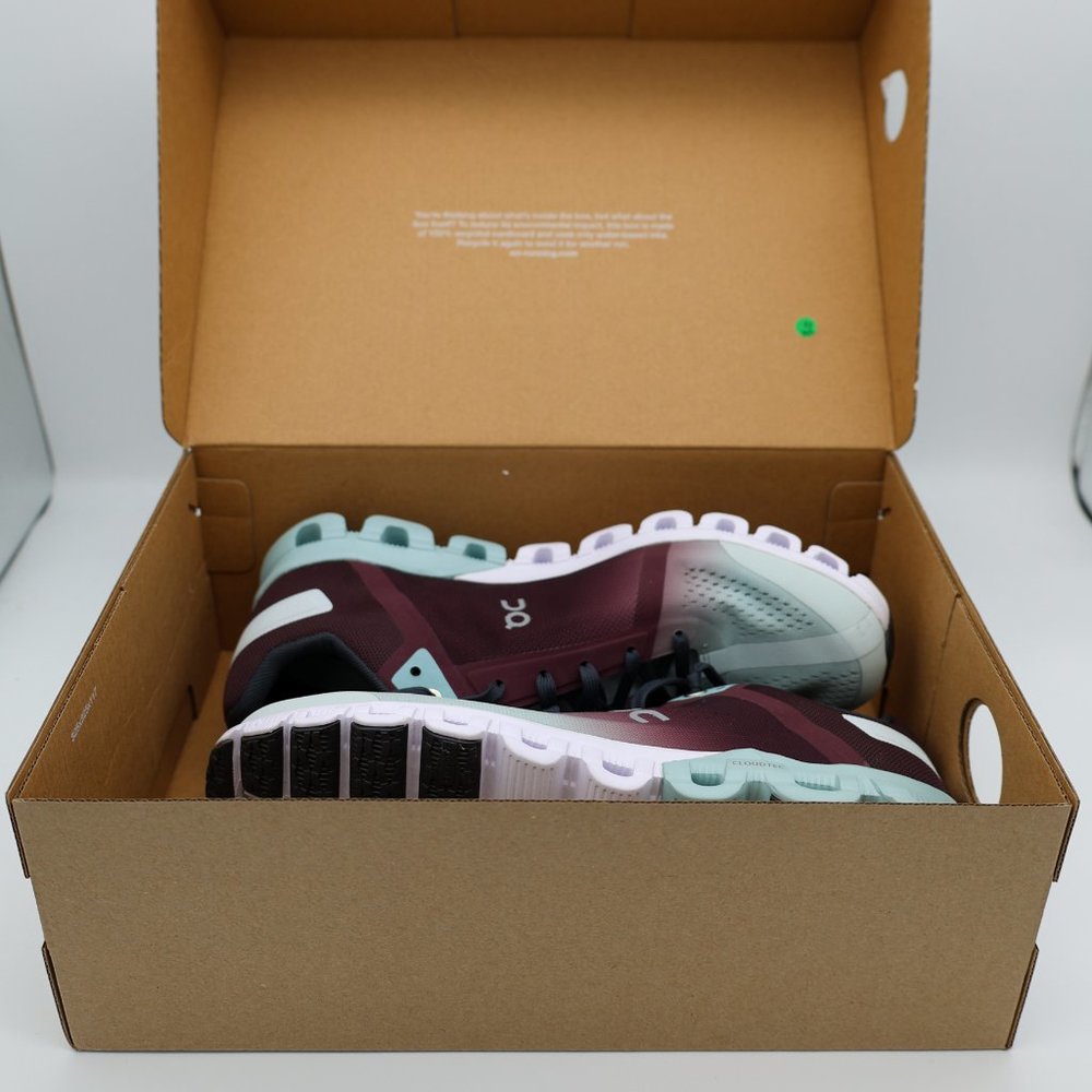 On Cloud Maroon and Teal NEW BEEN WORN Size 10 Shoes!